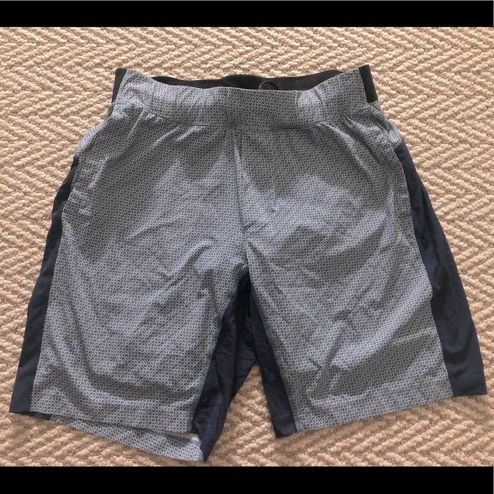 Lululemon large shorts w compression lining